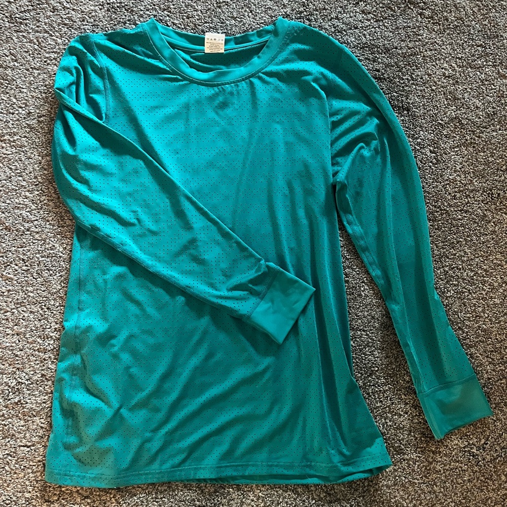 ZYIA Long Sleeve Chill T - size L
